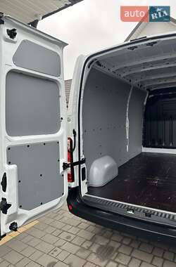 Грузовой фургон Renault Master 2022 в 