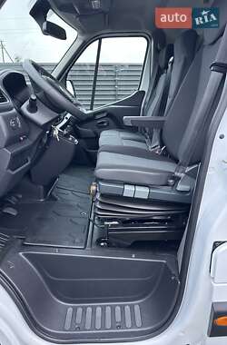 Грузовой фургон Renault Master 2022 в 