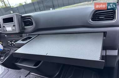 Грузовой фургон Renault Master 2022 в 