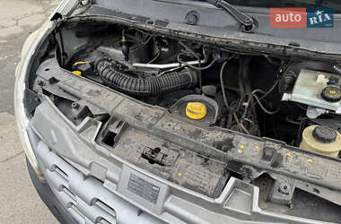 Грузовой фургон Renault Master 2012 в 
