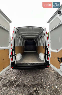 Грузовой фургон Renault Master 2021 в 
