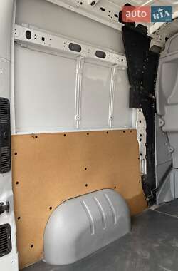 Микроавтобус грузовой (до 3,5т) Renault Master 2017 в 