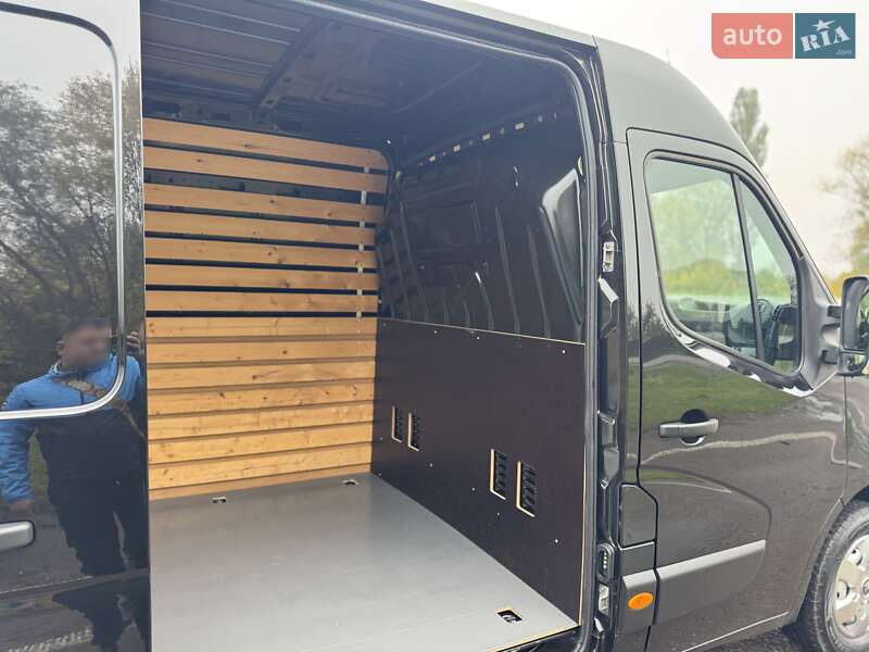 Грузовой фургон Renault Master 2017 в Дубно