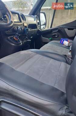 Грузовой фургон Renault Master 2012 в 