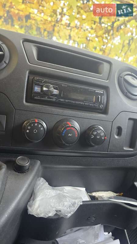Вантажний фургон Renault Master 2014 в Івано-Франківську