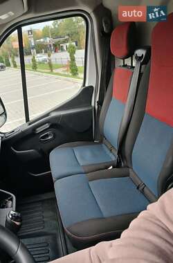 Грузовой фургон Renault Master 2023 в 