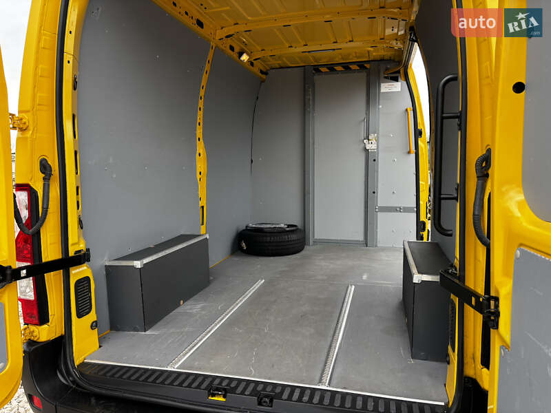 Грузовой фургон Renault Master 2020 в Львове