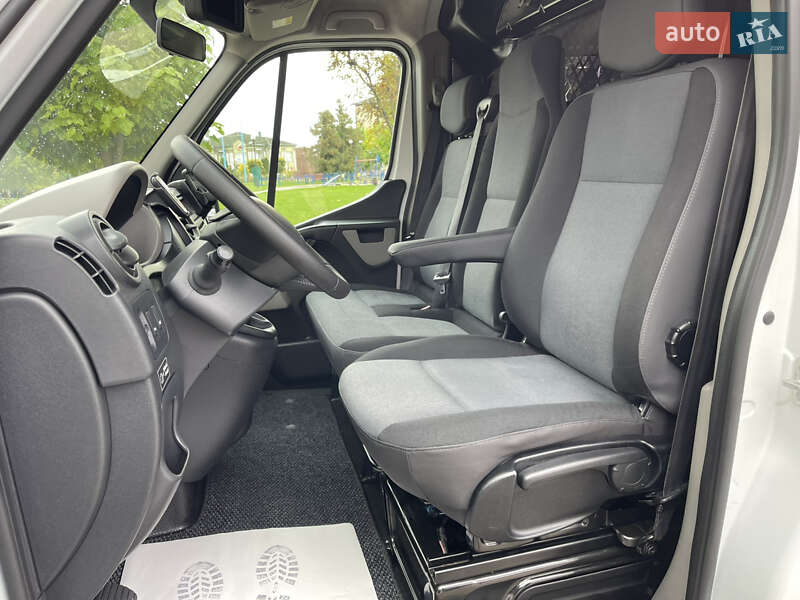 Грузовой фургон Renault Master 2015 в Радивилове