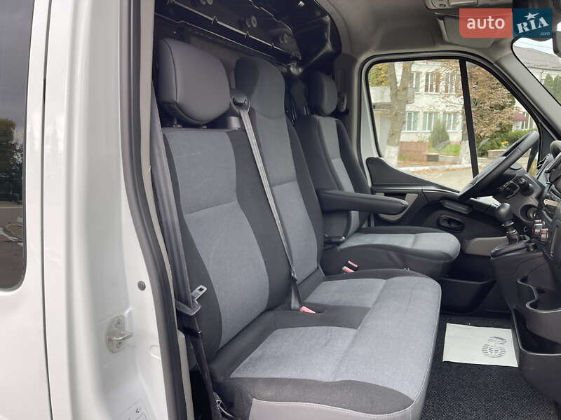 Грузовой фургон Renault Master 2015 в Радивилове