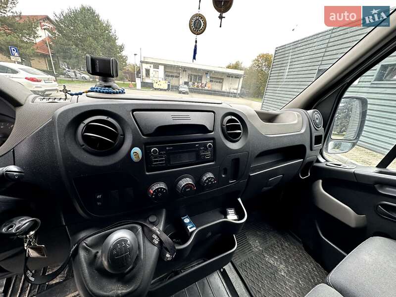 Вантажний фургон Renault Master 2016 в Івано-Франківську