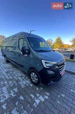 Грузовой фургон Renault Master 2023 в 