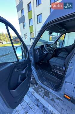 Грузовой фургон Renault Master 2023 в 