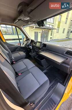Грузовой фургон Renault Master 2022 в 