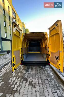 Грузовой фургон Renault Master 2022 в 