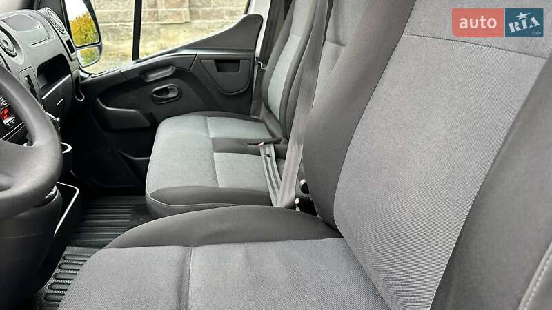 Вантажний фургон Renault Master 2018 в Дубні