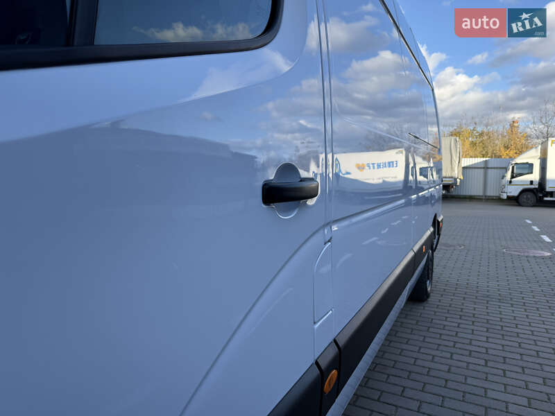 Грузовой фургон Renault Master 2023 в Дубно