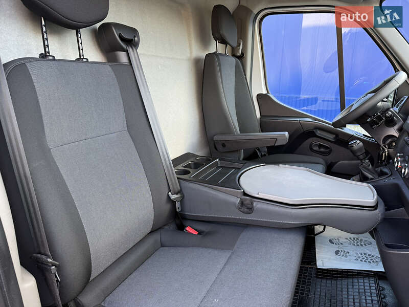 Грузовой фургон Renault Master 2023 в Дубно