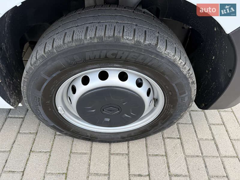 Грузовой фургон Renault Master 2023 в Дубно