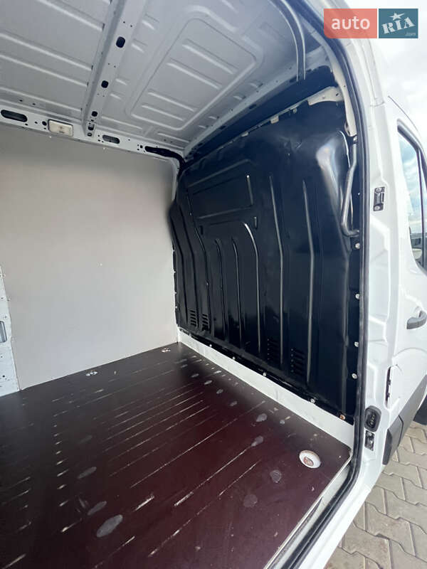 Вантажний фургон Renault Master 2021 в Луцьку