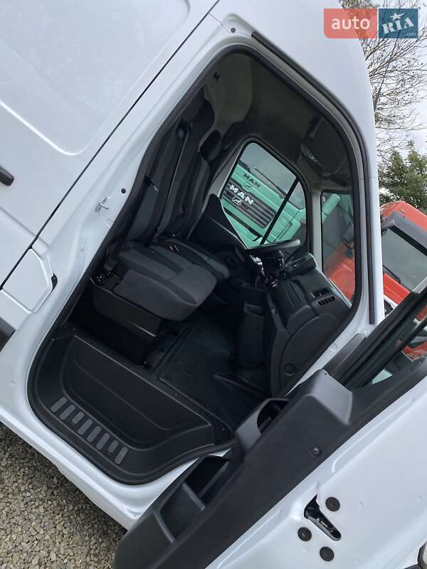 Грузовой фургон Renault Master 2021 в Хусте