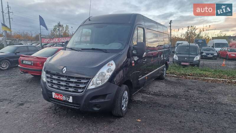 Вантажний фургон Renault Master 2015 в Рівному