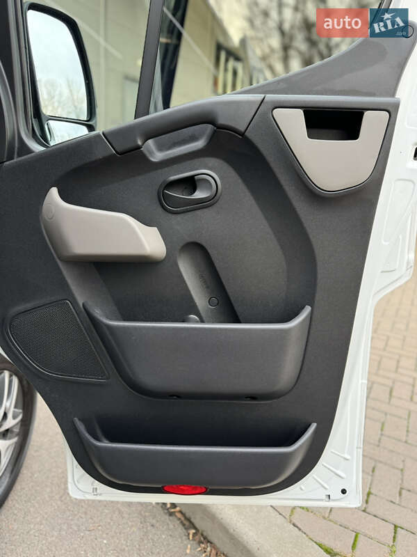 Микроавтобус Renault Master 2015 в Киеве