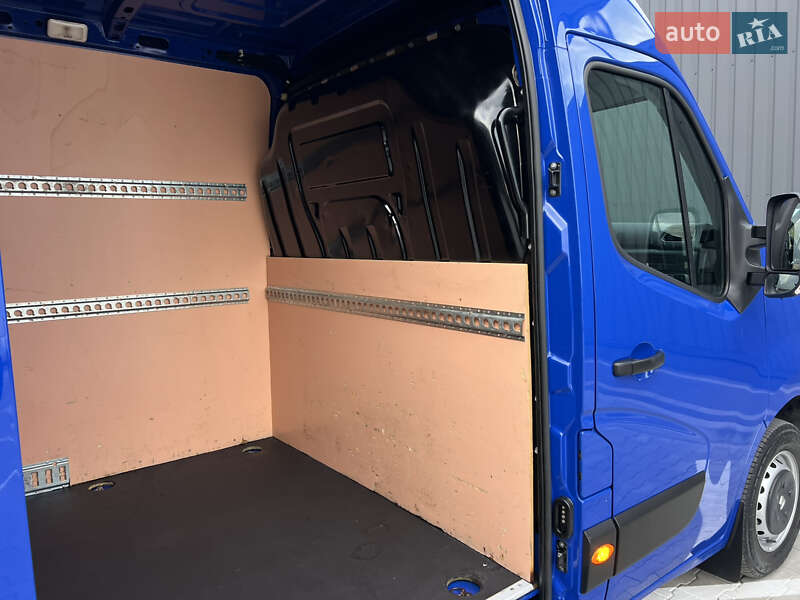Вантажний фургон Renault Master 2020 в Дубні