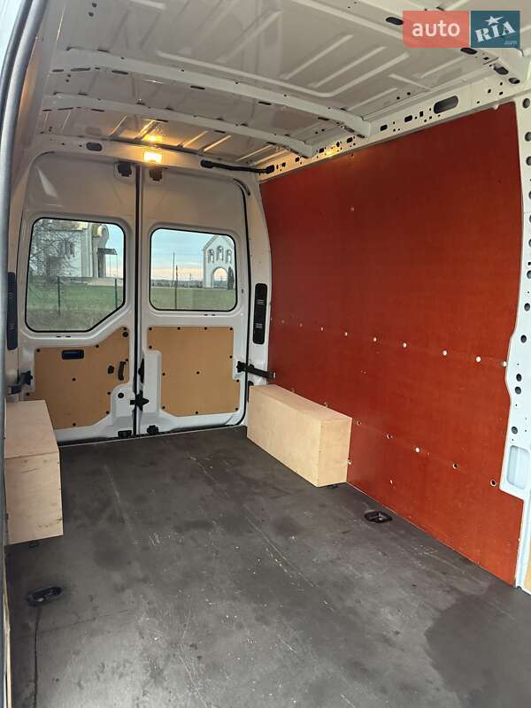 Грузовой фургон Renault Master 2017 в Львове