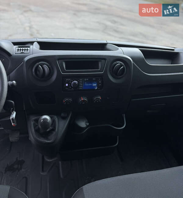 Вантажний фургон Renault Master 2017 в Кропивницькому