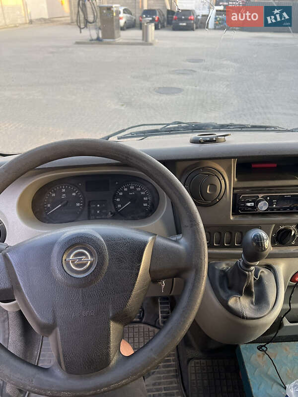 Грузовой фургон Renault Master 2005 в Львове