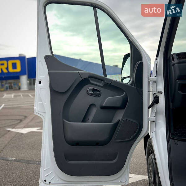 Вантажний фургон Renault Master 2020 в Києві