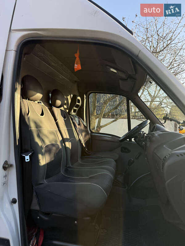 Вантажний фургон Renault Master 1999 в Любомлі