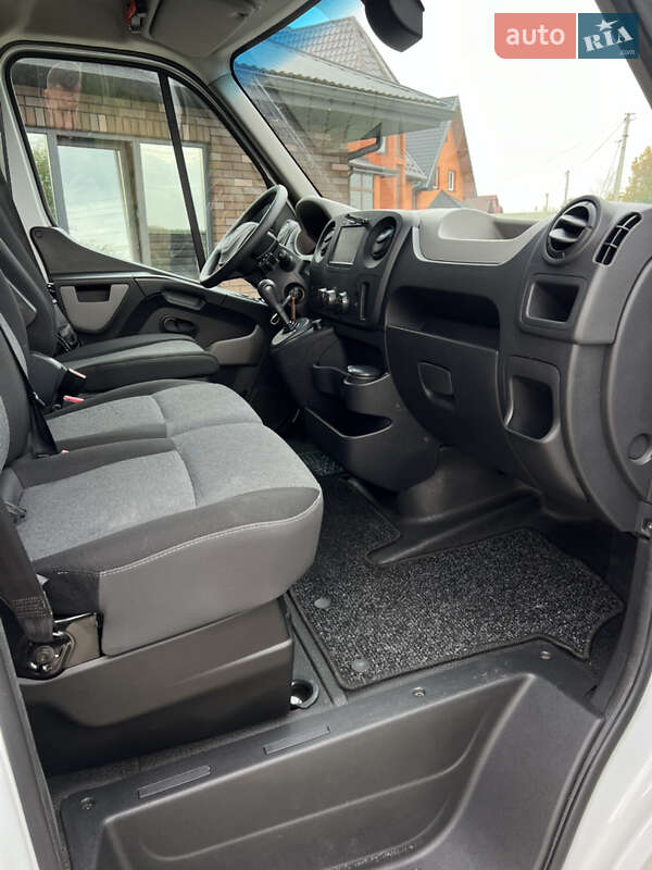 Грузовой фургон Renault Master 2017 в Луцке