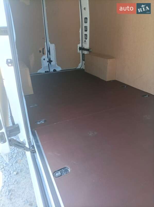 Грузовой фургон Renault Master 2022 в Дубно