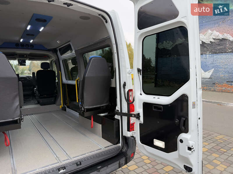 Мінівен Renault Master 2015 в Луцьку