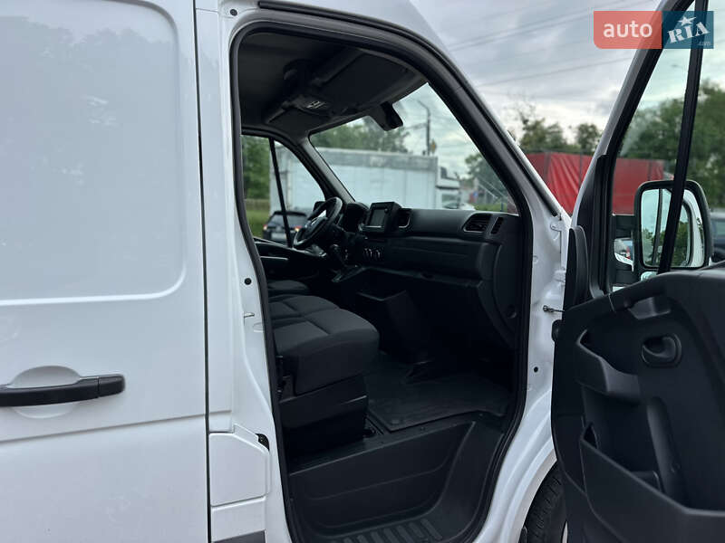 Вантажний фургон Renault Master 2021 в Рівному