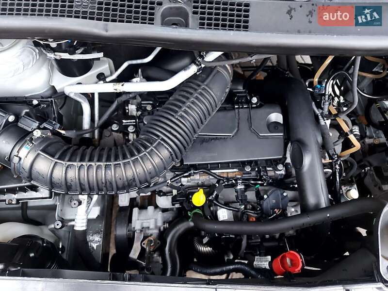 Вантажний фургон Renault Master 2015 в Яворові