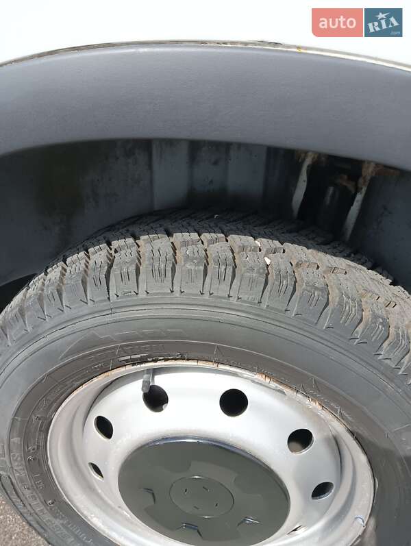 Вантажний фургон Renault Master 2007 в Чернівцях