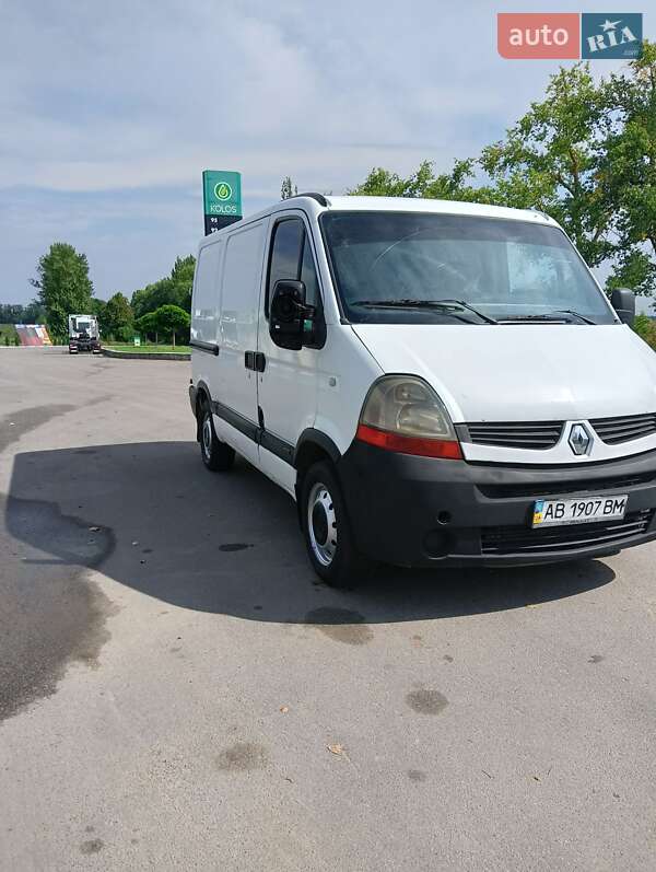Вантажний фургон Renault Master 2007 в Чернівцях