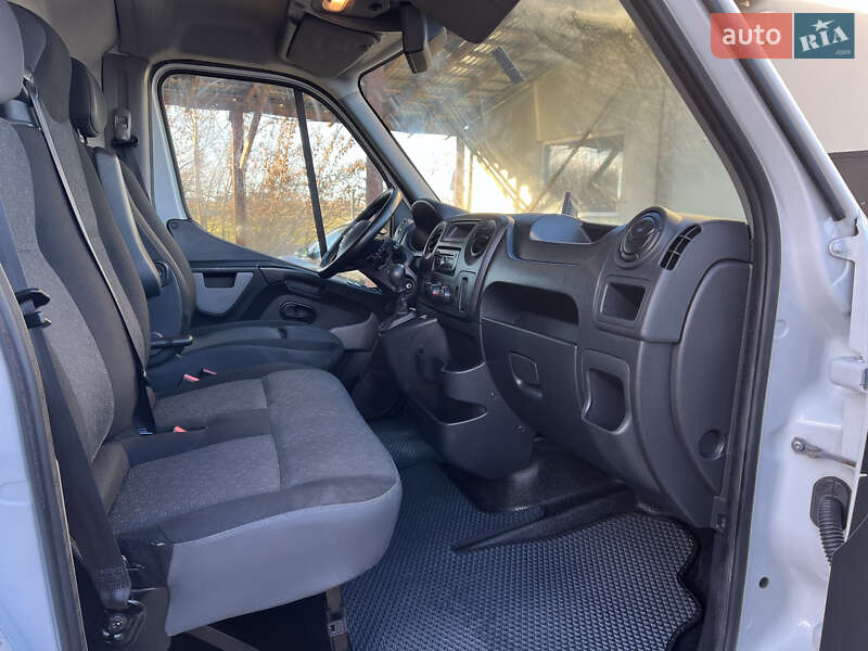 Вантажопасажирський фургон Renault Master 2018 в Львові