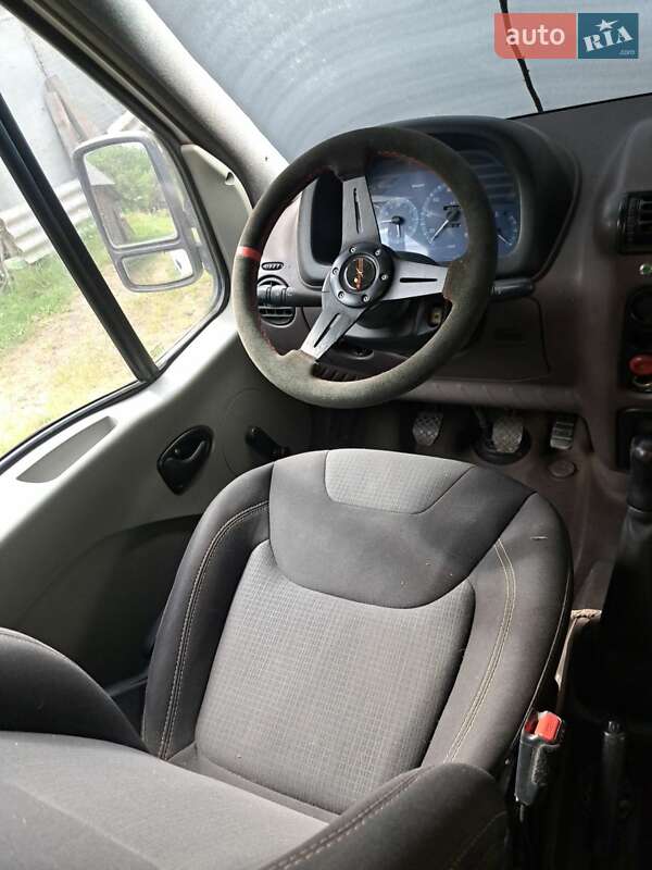 Вантажний фургон Renault Master 1998 в Ужгороді