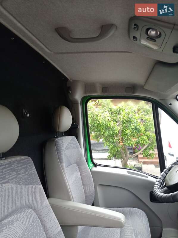 Вантажний фургон Renault Master 2006 в Долинській