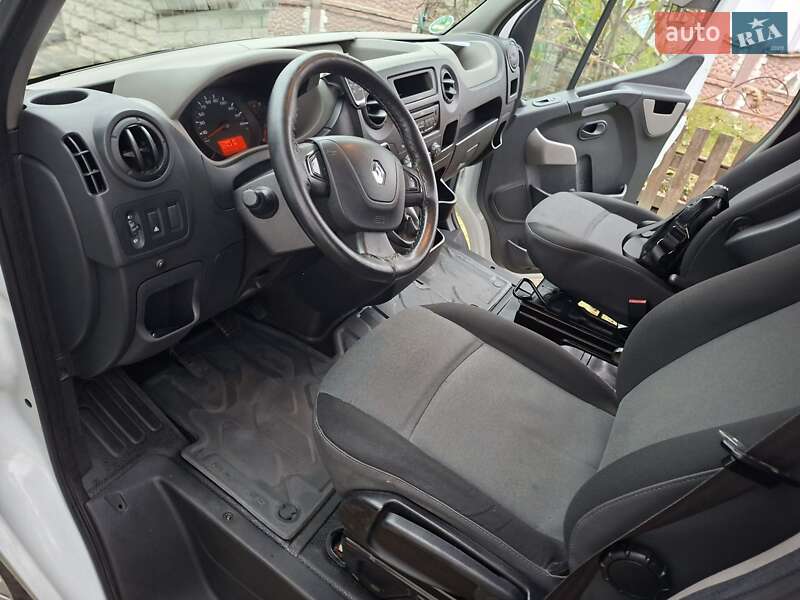 Грузовой фургон Renault Master 2012 в Ровно