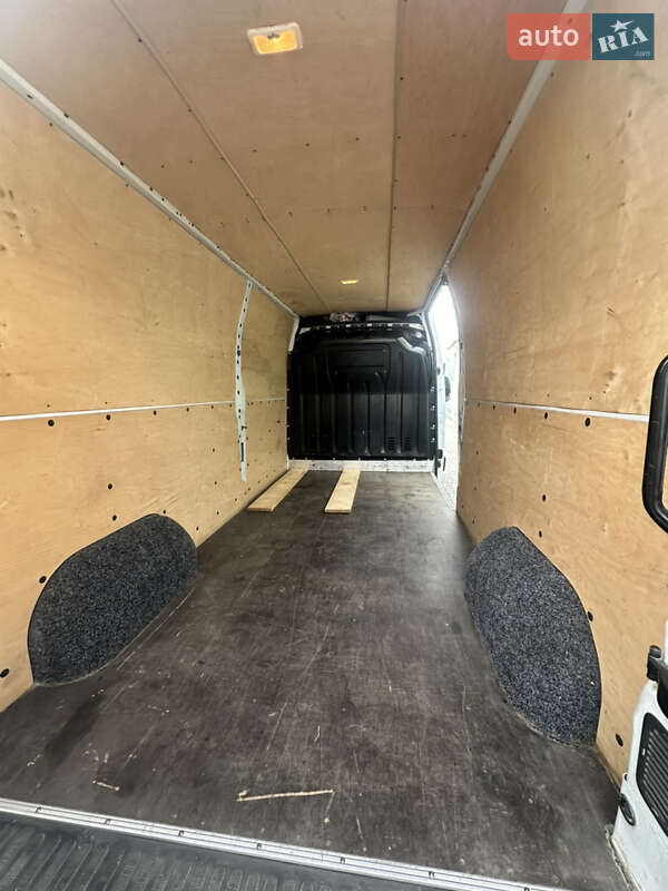 Вантажний фургон Renault Master 2023 в Чернівцях