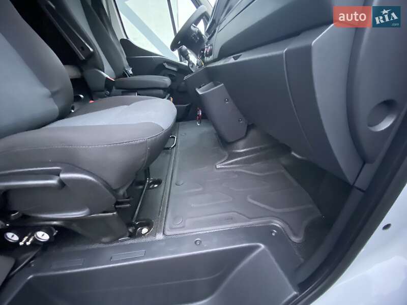 Другие грузовики Renault Master 2022 в Киеве