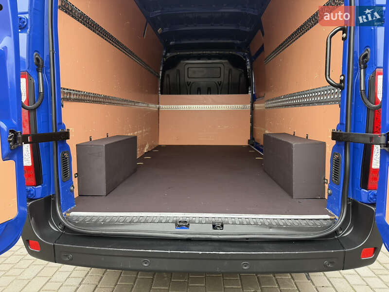 Вантажний фургон Renault Master 2022 в Дубні