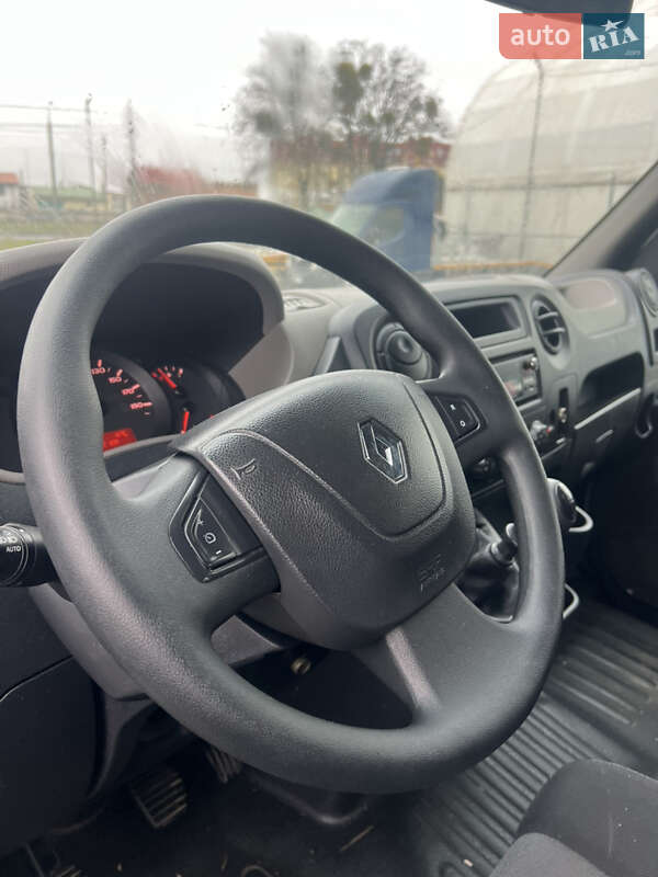 Вантажний фургон Renault Master 2015 в Луцьку