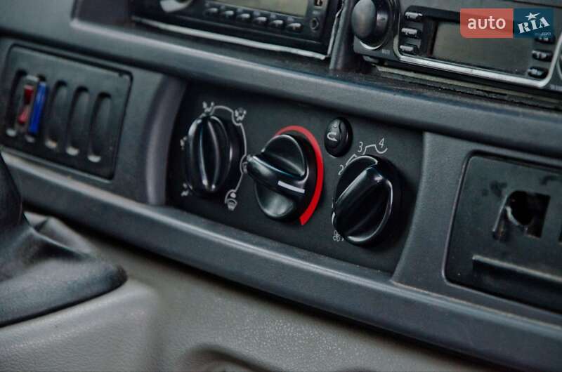 Вантажний фургон Renault Master 2006 в Сарнах