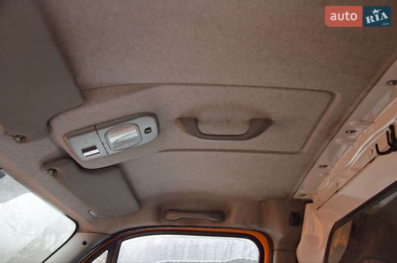 Вантажний фургон Renault Master 2006 в Сарнах