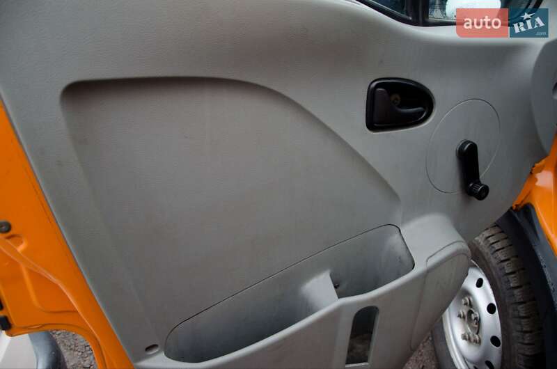 Вантажний фургон Renault Master 2006 в Сарнах